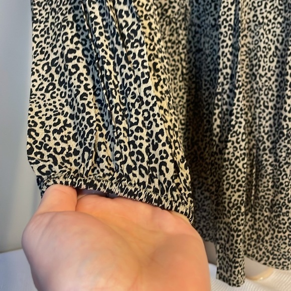 A New Day women dress medium 8 10 mini long sleeve vneck vback tan black leopard - Picture 7 of 12